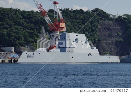 Zumwalt-class missile destroyer USS Zumwalt Zumwalt-class missile destroyer USS Zumwalt 95470317