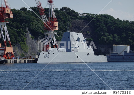 Zumwalt-class missile destroyer USS Zumwalt Zumwalt-class missile destroyer USS Zumwalt 95470318