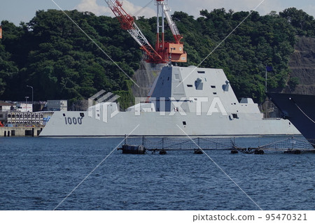 Zumwalt-class missile destroyer USS Zumwalt 95470321