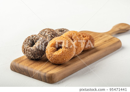 Assorted ring donuts Assorted ring donuts 95471441
