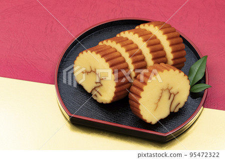 新年菜餚 3-02_黑盤上的日期卷_背景紅色 95472322