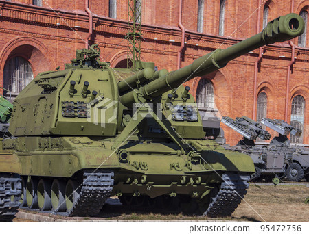Soviet and Russian 152-mm divisional self-propelled howitzer or artillery installation. Soviet and Russian 152-mm divisional self-propelled howitzer or artillery installation. 95472756