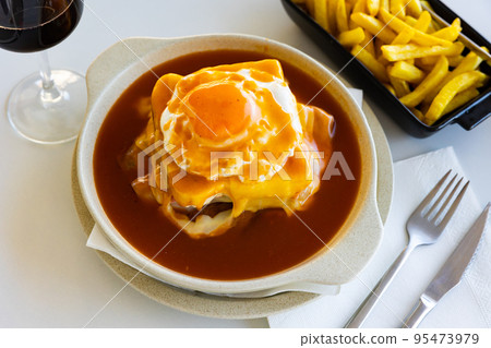 Francesinha, popular Portuguese sandwich with beer sauce 95473979