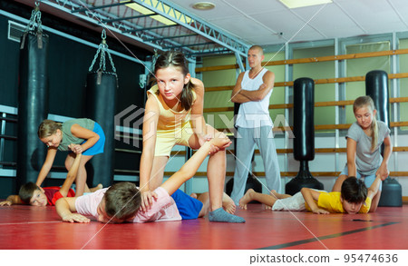Young boys and girls on self-defence training 95474636