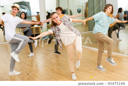 Modern teen girl practicing dynamic boogie-woogie in pair with boy 95475140