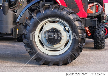 Tractor wheel. Agricultural machinery Tractor wheel. Agricultural machinery 95475797