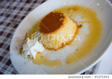 Typical catalan creme dessert flan con nata with caramel crust 95475843