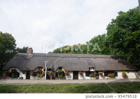 thatched house thatched house 95479518