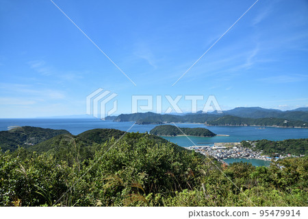 從淺間山眺望宿浦和葛島[三重縣渡賴郡南瀨町] 95479914