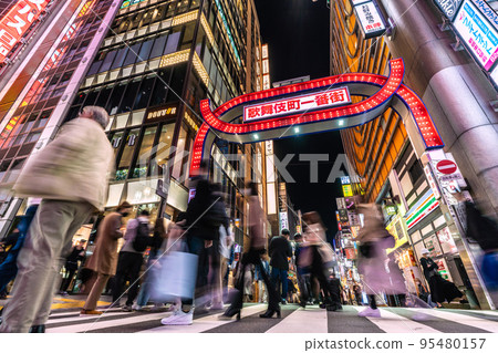 Tokyo cityscape in Japan One after another foreigners (left) … Waterfront measures are greatly relaxed … Kabukicho is bustling before the corona disaster = October 20 Tokyo cityscape in Japan One after another foreigners (left) … Waterfront measures are greatly relaxed … Kabukicho is bustling before the corona disaster = October 20 95480157