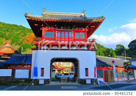 [Saga Prefecture] Takeo Onsen Tower Gate in sunny weather 95481152