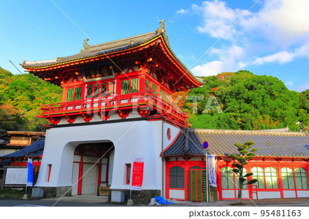 [Saga Prefecture] Takeo Onsen Tower Gate in sunny weather 95481163