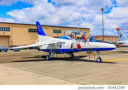 東京福生市橫田基地友誼節空中自衛隊藍色衝量T-4 95481390