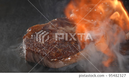 牛排火腿 牛排火腿 95482327