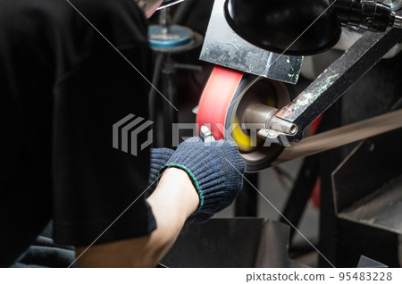 craftsman's handiwork 95483228