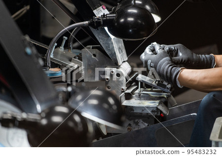 craftsman's handiwork craftsman's handiwork 95483232