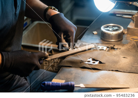 craftsman's handiwork 95483236