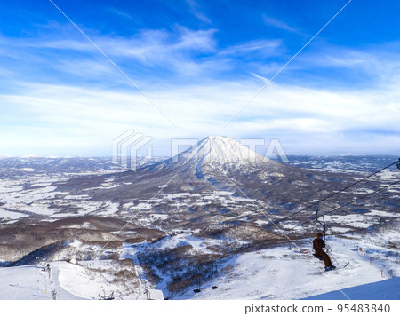 View of Mt. Yotei from the ski resort summit course (Niseko, Hokkaido) 95483840