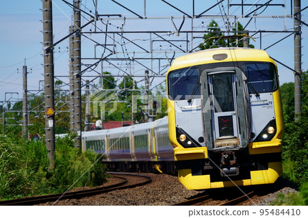 E257系列10節列車運營的特快若潮 E257系列10節列車運營的特快若潮 95484410