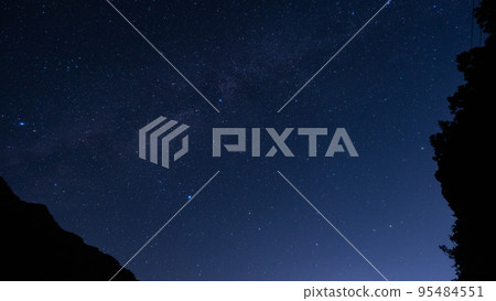 Stars in the autumn night sky waiting for the Orionid meteor shower 95484551