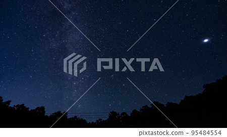 Stars in the autumn night sky waiting for the Orionid meteor shower 95484554