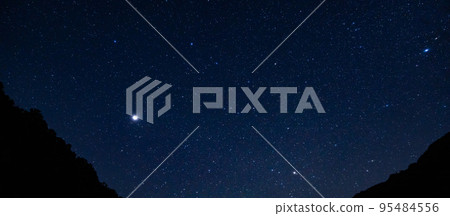 秋天夜空中的星星等待獵戶座流星雨 95484556