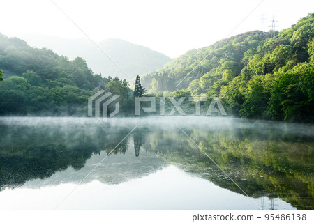 水霧和和順色良地的晨景 95486138