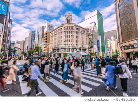 Tokyo cityscape in Japan Elimination of immigration restrictions, rapid increase in foreign tourists visiting Japan, bustling Ginza, back is Hokoten = October 16 (Sun) 95486180