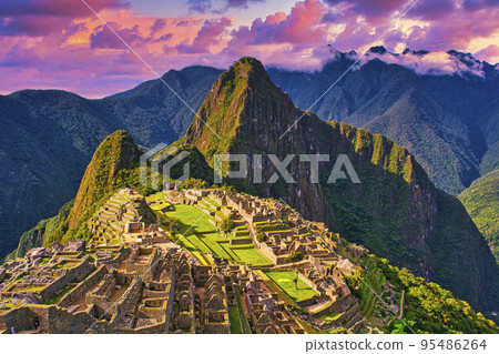 天空中古印加遺址和馬丘比丘遺址的壯麗景色 95486264