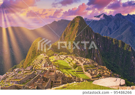 天空中古印加遺址和馬丘比丘遺址的壯麗景色 95486266