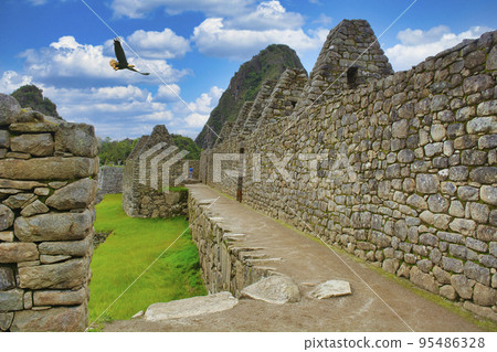 天空中古印加遺址和馬丘比丘遺址的壯麗景色 天空中古印加遺址和馬丘比丘遺址的壯麗景色 95486328