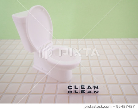 微型馬桶和清潔這個詞 95487487