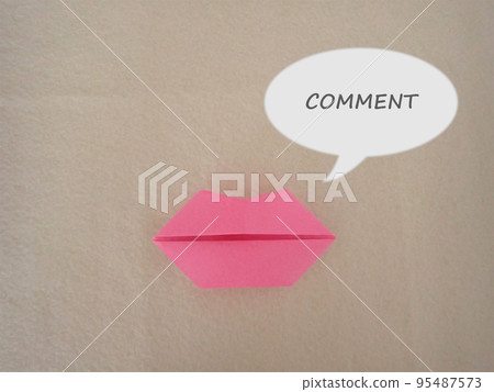 Comment word on origami lips and speech bubble Comment word on origami lips and speech bubble 95487573