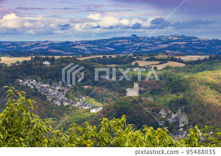 Castle and village in Najac, Aveyron, Southern France Castle and village in Najac, Aveyron, Southern France 95488035