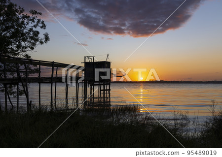 Traditional fishing hut on river Gironde, Bordeaux, Aquitaine, France 95489019