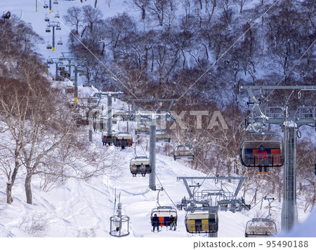 Hooded ski lift through forest (Niseko, Hokkaido) Hooded ski lift through forest (Niseko, Hokkaido) 95490188