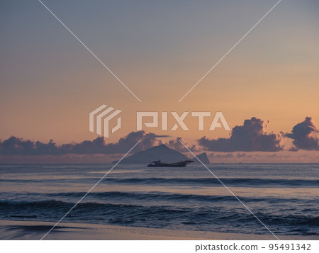 日出前的海濱 日出前的海濱 95491342