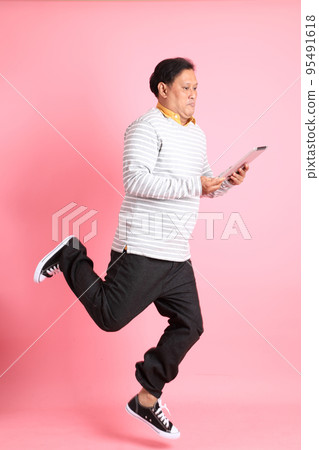 Southeast Asian Man 95491618