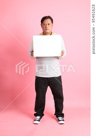 Southeast Asian Man 95491628