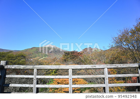 栃木縣那須山脈的天文台和風景的秋葉 栃木縣那須山脈的天文台和風景的秋葉 95492348