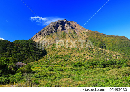 [Nagasaki Prefecture] Mt. Unzen in fine weather (Heisei Shinzan) 95493080