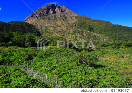 [長崎縣]晴好的雲仙山（平成新山） 95493087