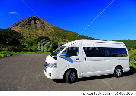[Nagasaki Prefecture] Mt. Unzen in fine weather (Heisei Shinzan) 95493100