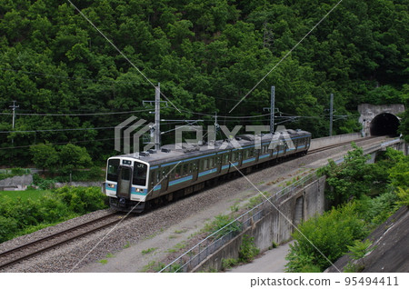 筱之井線，近明科地方列車 211 系列 95494411