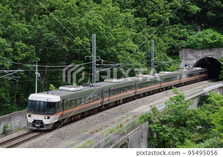 Shinonoi Line Shinano 383 series near Akashina 95495056