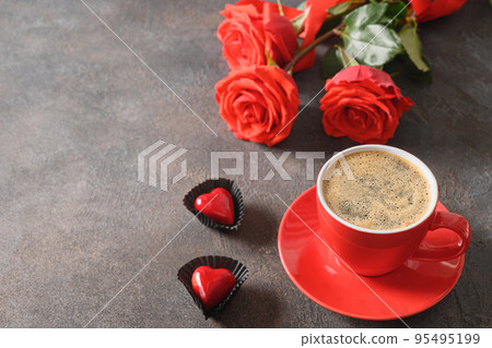 Valentine's day heart shaped cookie, black coffee and red roses. 95495199