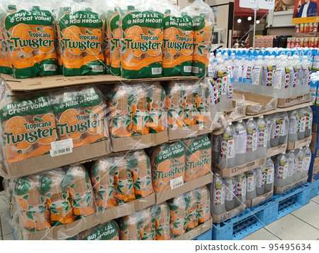 JOHOR, MALAYSIA -MARCH 1, 2022: Soft drinks or carbonated drinks displayed for sale in the supermarket. Have a price tag to make it easier for customers to buy. JOHOR, MALAYSIA -MARCH 1, 2022: Soft drinks or carbonated drinks displayed for sale in the supermarket. Have a price tag to make it easier for customers to buy. 95495634