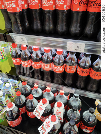 JOHOR, MALAYSIA -MARCH 1, 2022: Soft drinks or carbonated drinks displayed for sale in the supermarket. Have a price tag to make it easier for customers to buy. 95495636