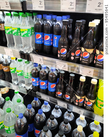 JOHOR, MALAYSIA -MARCH 1, 2022: Soft drinks or carbonated drinks displayed for sale in the supermarket. Have a price tag to make it easier for customers to buy. 95495641