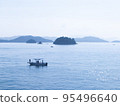 漂浮在平靜水域的船隻和島嶼 95496640